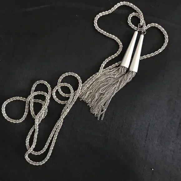 Kendra Scott Phara Lariat Necklance in Silver. - Picture 4 of 5